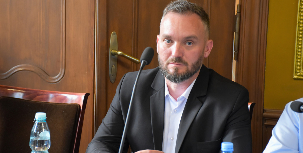 Wojewoda rozwiewa wątpliwości. Radny Krzysztof Zwara głosował ZGODNIE Z PRAWEM