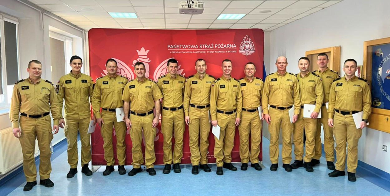 Deszcz awansów i nagród u strażaków. Kto pnie się w górę?