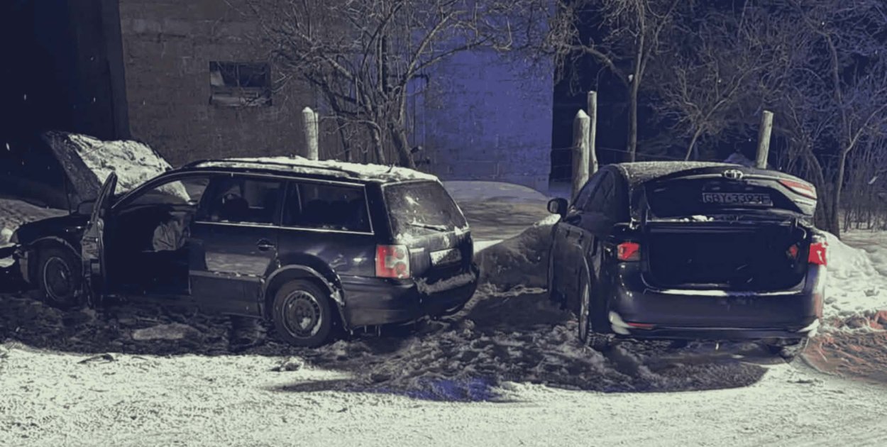 Zjechał na przeciwny pas i uderzył w toyotę. Nocna kolizja Kozy-Mikorowo