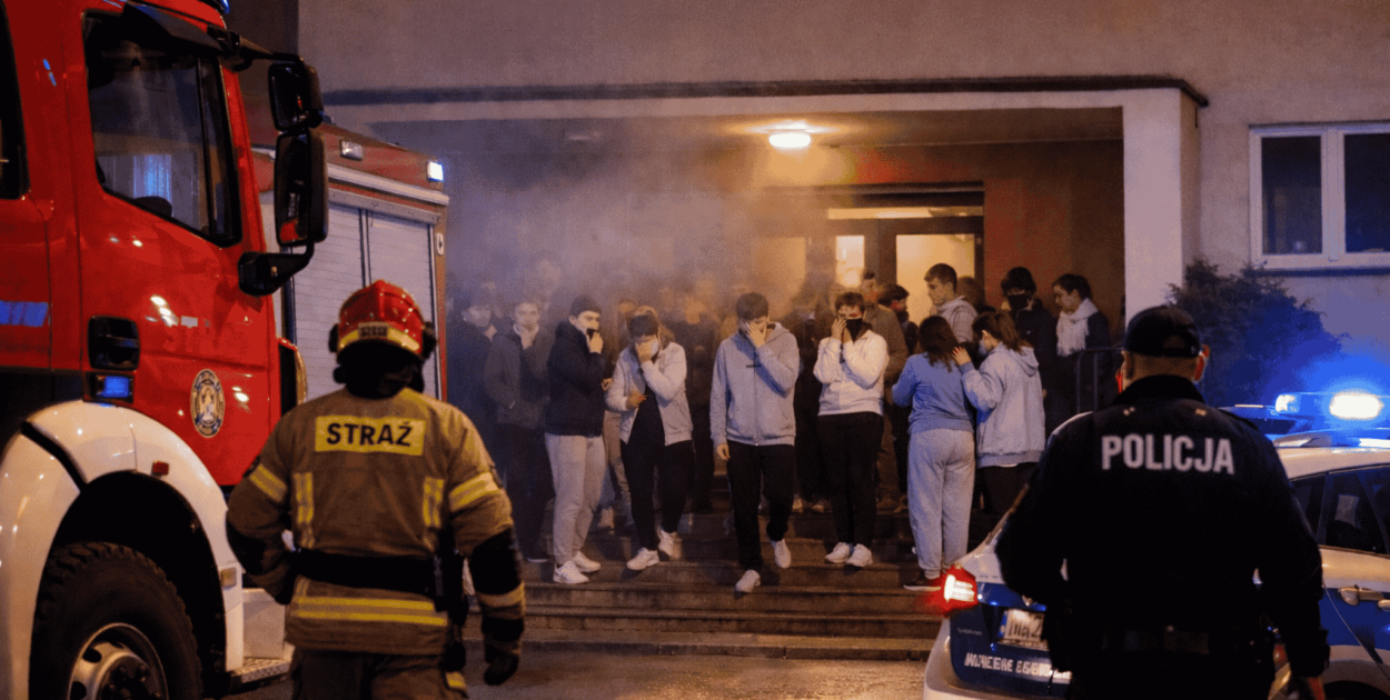 ZAGROŻENIE w internacie bytowskiego liceum. Ewakuowano 57 osób